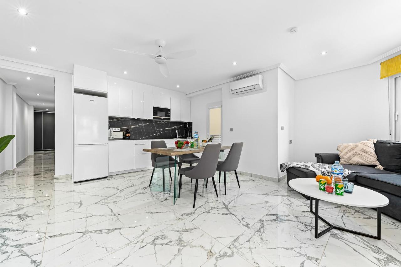 Apolo Beach Front - Sea View Luxury Apartment Torrevieja Eksteriør bilde